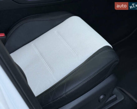 Белый Мерседес ГЛЕ-Класс, объемом двигателя 1.99 л и пробегом 10 тыс. км за 73900 $, фото 24 на Automoto.ua