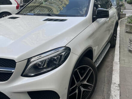 Мерседес ГЛЕ-Класс 2017 в Киеве на Automoto.ua Белый Мерседес ГЛЕ-Класс, объемом двигателя 3 л и пробегом 47 тыс. км за 59000 $, фото 1 на Automoto.ua