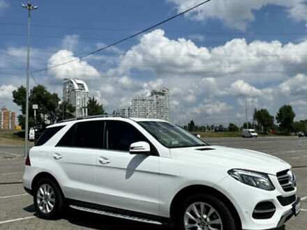 Мерседес ГЛЕ-Класс 2017 в Киеве на Automoto.ua Белый Мерседес ГЛЕ-Класс, объемом двигателя 2.14 л и пробегом 179 тыс. км за 28800 $, фото 1 на Automoto.ua