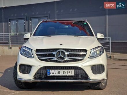 Мерседес ГЛЕ-Класс 2017 в Киеве на Automoto.ua Белый Мерседес ГЛЕ-Класс, объемом двигателя 2.99 л и пробегом 87 тыс. км за 39000 $, фото 1 на Automoto.ua