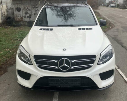 Белый Мерседес ГЛЕ-Класс, объемом двигателя 3 л и пробегом 160 тыс. км за 38000 $, фото 1 на Automoto.ua