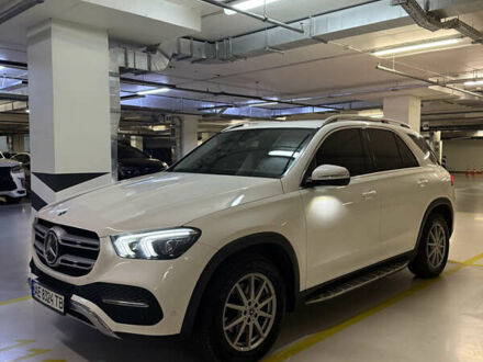 Мерседес ГЛЕ-Класс 2019 в Киеве на Automoto.ua Белый Мерседес ГЛЕ-Класс, объемом двигателя 1.95 л и пробегом 57 тыс. км за 56000 $, фото 1 на Automoto.ua
