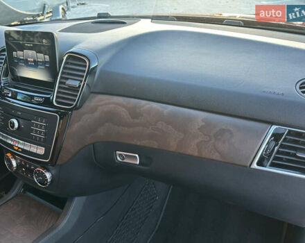 Красный Мерседес ГЛЕ-Класс, объемом двигателя 3 л и пробегом 39 тыс. км за 49000 $, фото 35 на Automoto.ua