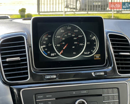 Серый Мерседес ГЛЕ-Класс, объемом двигателя 3 л и пробегом 273 тыс. км за 29500 $, фото 65 на Automoto.ua