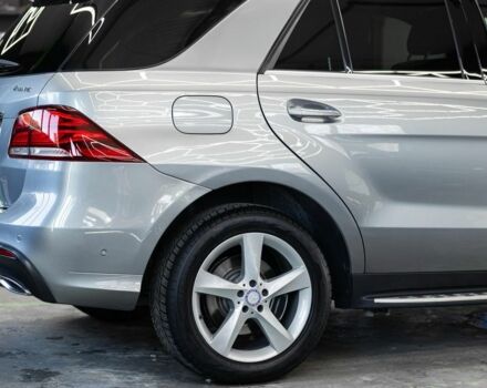 Серый Мерседес ГЛЕ-Класс, объемом двигателя 3.5 л и пробегом 145 тыс. км за 23900 $, фото 3 на Automoto.ua