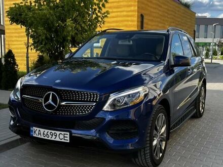 Мерседес ГЛЕ-Класс 2017 в Киеве на Automoto.ua Синий Мерседес ГЛЕ-Класс, объемом двигателя 2.14 л и пробегом 125 тыс. км за 36700 $, фото 1 на Automoto.ua