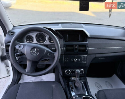 Мерседес ГЛК-Клас 2011 у Новоселиця на Automoto.ua Білий Мерседес ГЛК-Клас, об'ємом двигуна 2.14 л та пробігом 162 тис. км за 12300 $, фото 14 на Automoto.ua