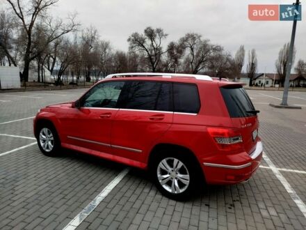 Красный Мерседес ГЛК-Класс, объемом двигателя 3 л и пробегом 129 тыс. км за 9999 $, фото 1 на Automoto.ua