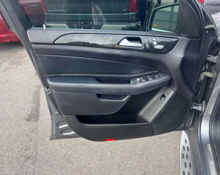 Сірий Мерседес GLS 450, об'ємом двигуна 3 л та пробігом 216 тис. км за 22000 $, фото 6 на Automoto.ua