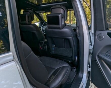 Серый Мерседес GLS 450, объемом двигателя 3 л и пробегом 68 тыс. км за 36900 $, фото 15 на Automoto.ua