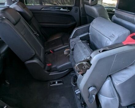 Серый Мерседес GLS 450, объемом двигателя 3 л и пробегом 68 тыс. км за 36900 $, фото 11 на Automoto.ua