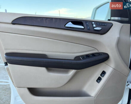 Білий Мерседес ГЛС-Класс, об'ємом двигуна 3 л та пробігом 225 тис. км за 40800 $, фото 39 на Automoto.ua