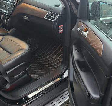 Чорний Мерседес ГЛС-Класс, об'ємом двигуна 2.99 л та пробігом 260 тис. км за 37000 $, фото 18 на Automoto.ua