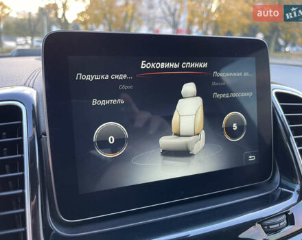 Мерседес ГЛС-Класс 2016 в Днепре (Днепропетровске) на Automoto.ua Черный Мерседес ГЛС-Класс, объемом двигателя 4.66 л и пробегом 133 тыс. км за 47999 $, фото 70 на Automoto.ua