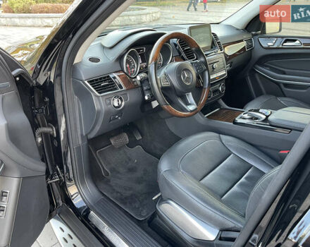 Мерседес ГЛС-Класс 2016 в Днепре (Днепропетровске) на Automoto.ua Черный Мерседес ГЛС-Класс, объемом двигателя 4.66 л и пробегом 133 тыс. км за 47999 $, фото 38 на Automoto.ua