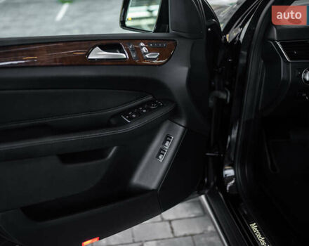 Мерседес ГЛС-Класс 2018 у Львові на Automoto.ua Чорний Мерседес ГЛС-Класс, об'ємом двигуна 3 л та пробігом 150 тис. км за 39500 $, фото 12 на Automoto.ua