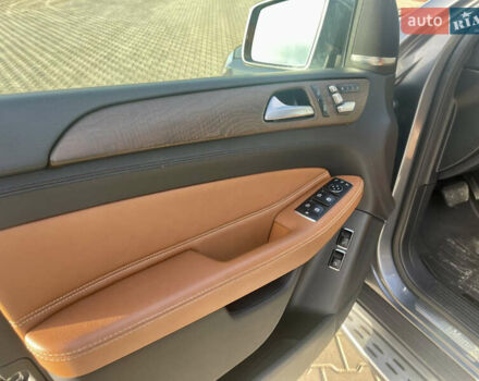 Серый Мерседес ГЛС-Класс, объемом двигателя 3 л и пробегом 162 тыс. км за 32500 $, фото 21 на Automoto.ua