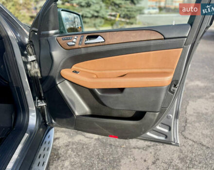 Сірий Мерседес ГЛС-Класс, об'ємом двигуна 3 л та пробігом 167 тис. км за 33777 $, фото 16 на Automoto.ua