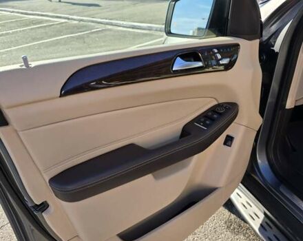 Серый Мерседес ГЛС-Класс, объемом двигателя 3 л и пробегом 110 тыс. км за 45550 $, фото 35 на Automoto.ua