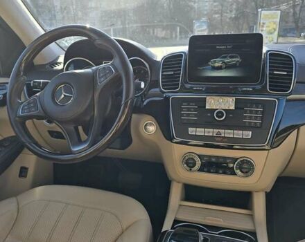 Серый Мерседес ГЛС-Класс, объемом двигателя 3 л и пробегом 110 тыс. км за 45550 $, фото 45 на Automoto.ua