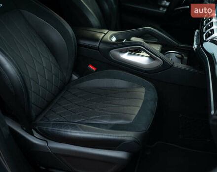 Серый Мерседес ГЛС-Класс, объемом двигателя 3.98 л и пробегом 42 тыс. км за 163000 $, фото 31 на Automoto.ua