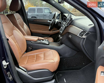 Синий Мерседес ГЛС-Класс, объемом двигателя 3 л и пробегом 290 тыс. км за 29900 $, фото 26 на Automoto.ua