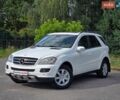Белый Мерседес М-Класс, объемом двигателя 3.5 л и пробегом 224 тыс. км за 8999 $, фото 1 на Automoto.ua