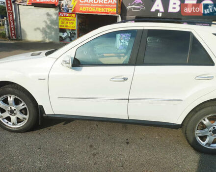 Белый Мерседес М-Класс, объемом двигателя 3.5 л и пробегом 130 тыс. км за 10600 $, фото 1 на Automoto.ua