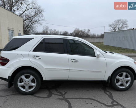 Білий Мерседес М-Клас, об'ємом двигуна 3.5 л та пробігом 265 тис. км за 6400 $, фото 6 на Automoto.ua