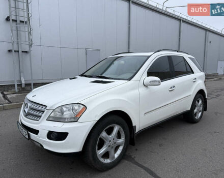 Білий Мерседес М-Клас, об'ємом двигуна 3.5 л та пробігом 265 тис. км за 6400 $, фото 1 на Automoto.ua