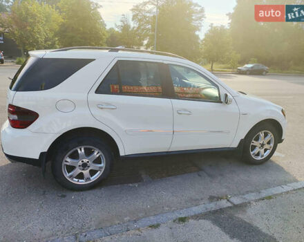 Белый Мерседес М-Класс, объемом двигателя 3.5 л и пробегом 130 тыс. км за 10600 $, фото 2 на Automoto.ua