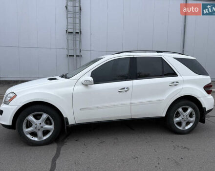 Білий Мерседес М-Клас, об'ємом двигуна 3.5 л та пробігом 265 тис. км за 6400 $, фото 2 на Automoto.ua