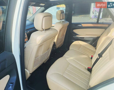 Белый Мерседес М-Класс, объемом двигателя 3.5 л и пробегом 130 тыс. км за 10600 $, фото 7 на Automoto.ua