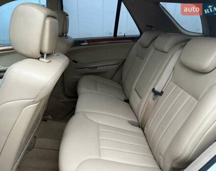 Білий Мерседес М-Клас, об'ємом двигуна 3.5 л та пробігом 265 тис. км за 6400 $, фото 11 на Automoto.ua