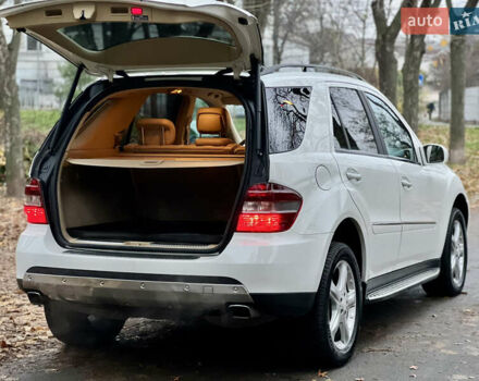 Белый Мерседес М-Класс, объемом двигателя 3.5 л и пробегом 154 тыс. км за 11800 $, фото 21 на Automoto.ua