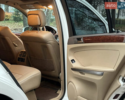 Белый Мерседес М-Класс, объемом двигателя 3.5 л и пробегом 154 тыс. км за 11800 $, фото 22 на Automoto.ua