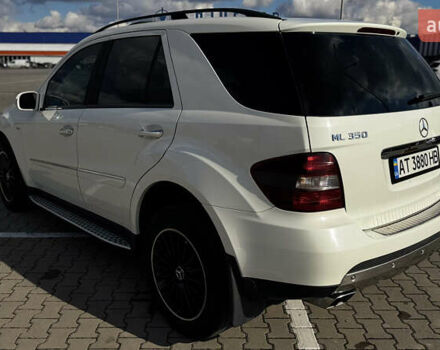 Белый Мерседес М-Класс, объемом двигателя 3.5 л и пробегом 258 тыс. км за 10900 $, фото 4 на Automoto.ua