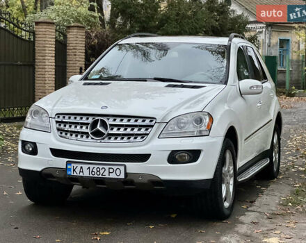 Белый Мерседес М-Класс, объемом двигателя 3.5 л и пробегом 154 тыс. км за 11800 $, фото 5 на Automoto.ua