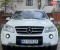 Белый Мерседес М-Класс, объемом двигателя 6.21 л и пробегом 169 тыс. км за 13500 $, фото 1 на Automoto.ua