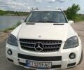 Белый Мерседес М-Класс, объемом двигателя 6.3 л и пробегом 109 тыс. км за 13000 $, фото 1 на Automoto.ua