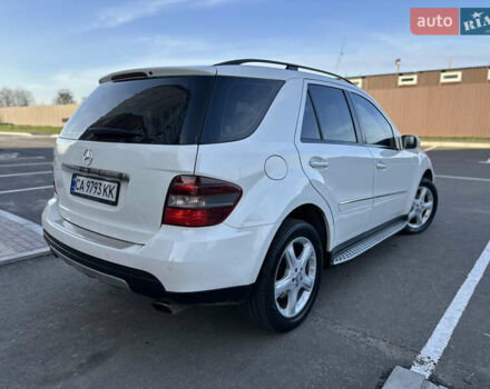 Белый Мерседес М-Класс, объемом двигателя 3 л и пробегом 266 тыс. км за 11650 $, фото 4 на Automoto.ua