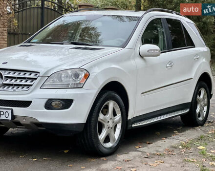 Белый Мерседес М-Класс, объемом двигателя 3.5 л и пробегом 154 тыс. км за 11800 $, фото 4 на Automoto.ua