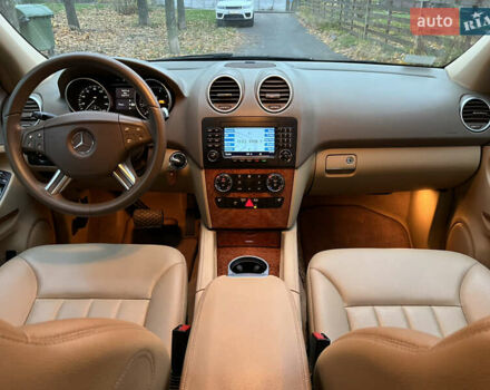 Белый Мерседес М-Класс, объемом двигателя 3.5 л и пробегом 154 тыс. км за 11800 $, фото 30 на Automoto.ua