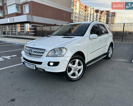 Белый Мерседес М-Класс, объемом двигателя 3 л и пробегом 266 тыс. км за 11650 $, фото 7 на Automoto.ua