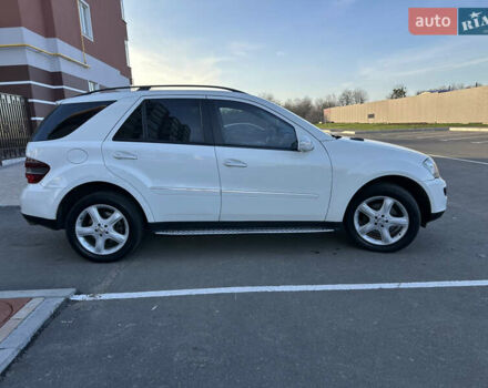 Белый Мерседес М-Класс, объемом двигателя 3 л и пробегом 266 тыс. км за 11650 $, фото 9 на Automoto.ua