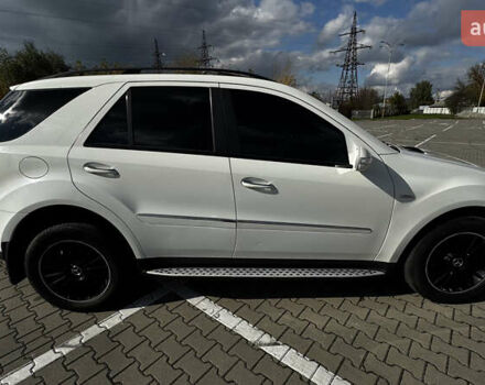 Белый Мерседес М-Класс, объемом двигателя 3.5 л и пробегом 258 тыс. км за 10900 $, фото 7 на Automoto.ua