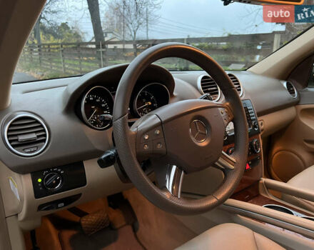Белый Мерседес М-Класс, объемом двигателя 3.5 л и пробегом 154 тыс. км за 11800 $, фото 18 на Automoto.ua