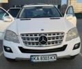Білий Мерседес М-Клас, об'ємом двигуна 4 л та пробігом 267 тис. км за 11999 $, фото 1 на Automoto.ua