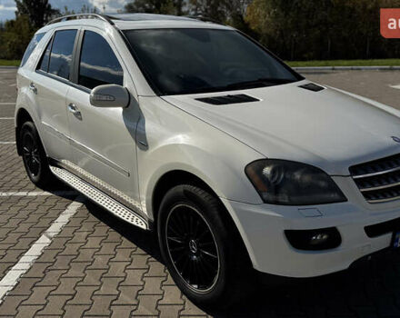 Белый Мерседес М-Класс, объемом двигателя 3.5 л и пробегом 258 тыс. км за 10900 $, фото 8 на Automoto.ua