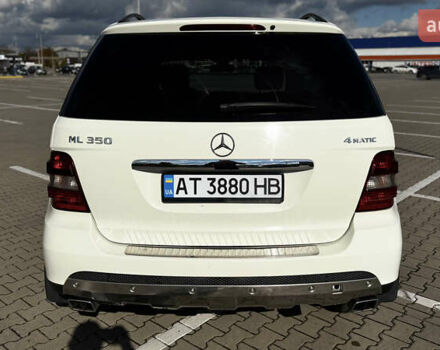 Белый Мерседес М-Класс, объемом двигателя 3.5 л и пробегом 258 тыс. км за 10900 $, фото 5 на Automoto.ua